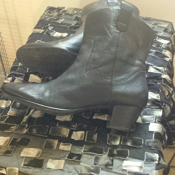 Boots - Picture 3 of 4